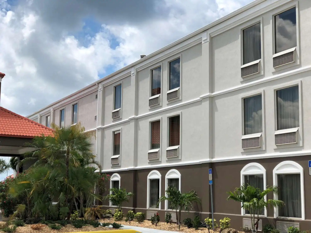 Bradenton Hotel & Suites