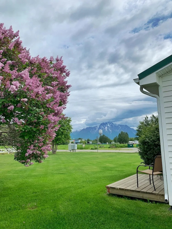 Premium Double Suite with mountain view (full double bed)