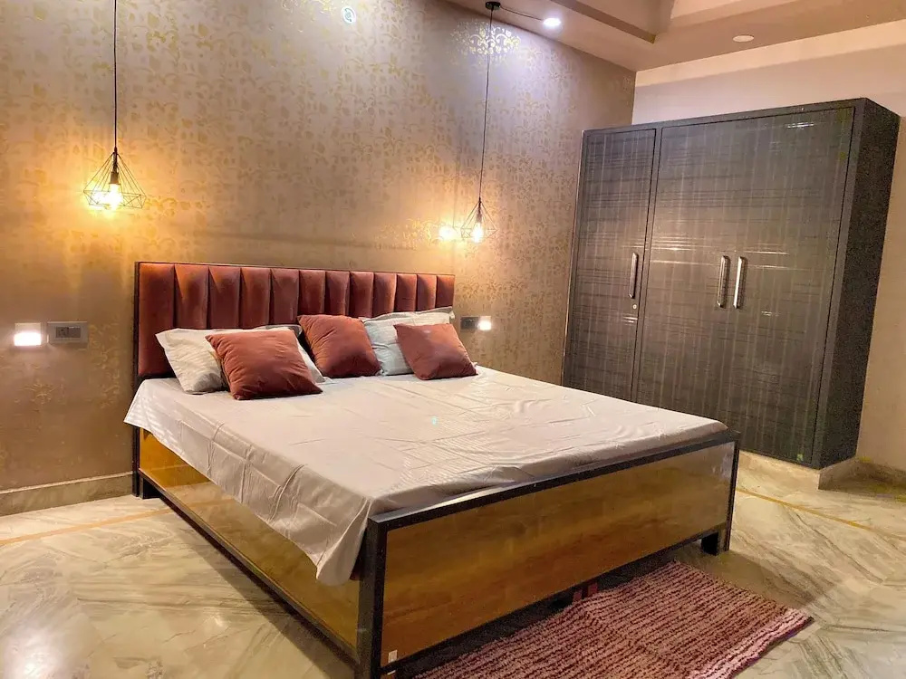 Let'stay- Sector 63A Noida