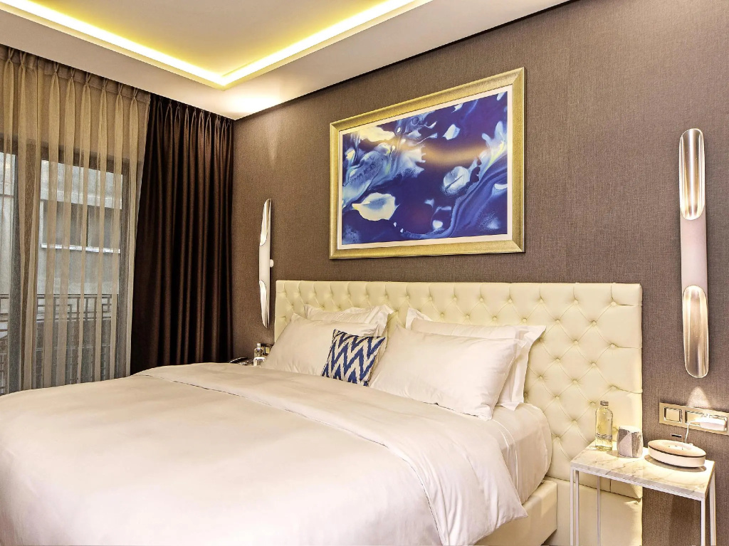 Deluxe Double room (full double bed)