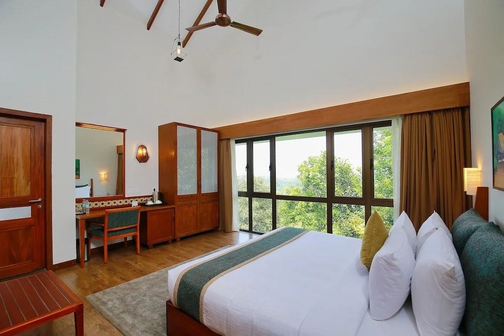 Double Suite with balcony and with mountain view (full double bed)