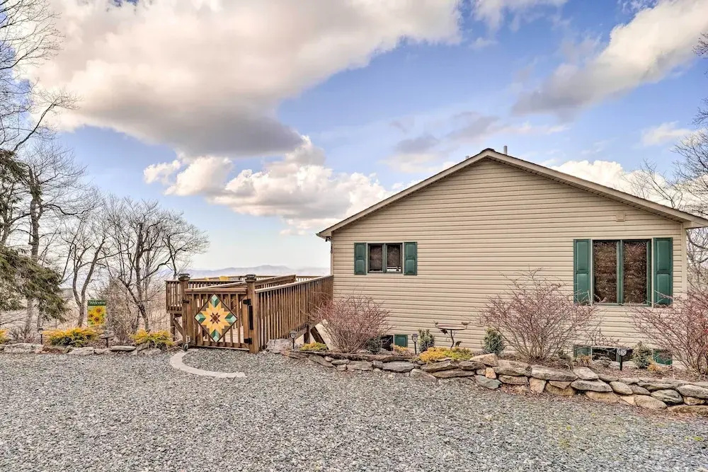 Deck + Million Dollar Views: Beech Mountain Cabin