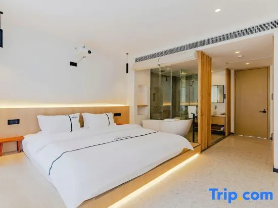 Standard Double room with balcony (full double bed)