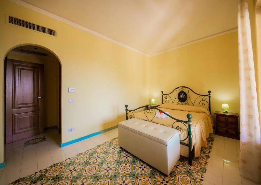 Standard Double room with sea view (full double bed)