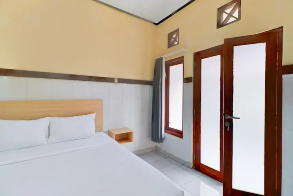 Отель Townhouse Oak Legian Near Legian Beach Formerly Sayang Maha Merta в Куте