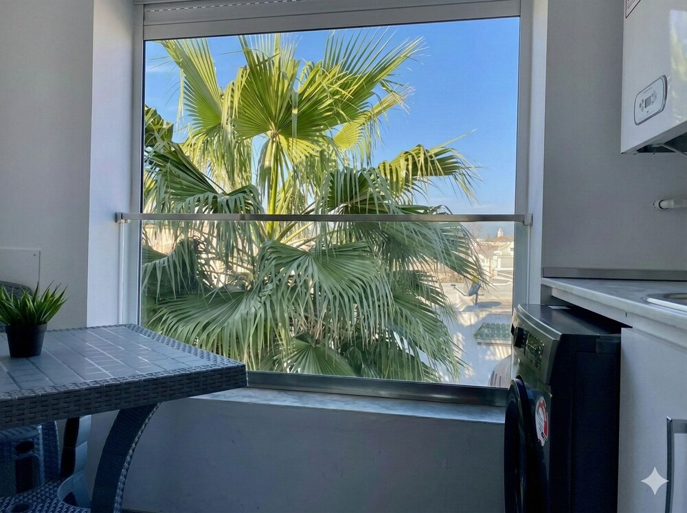 Cozy Stay With Balcony View in La Marsa
