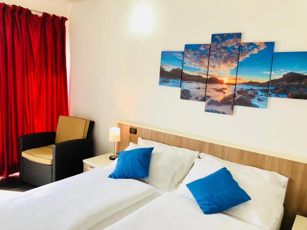 2 Bedrooms Apartment