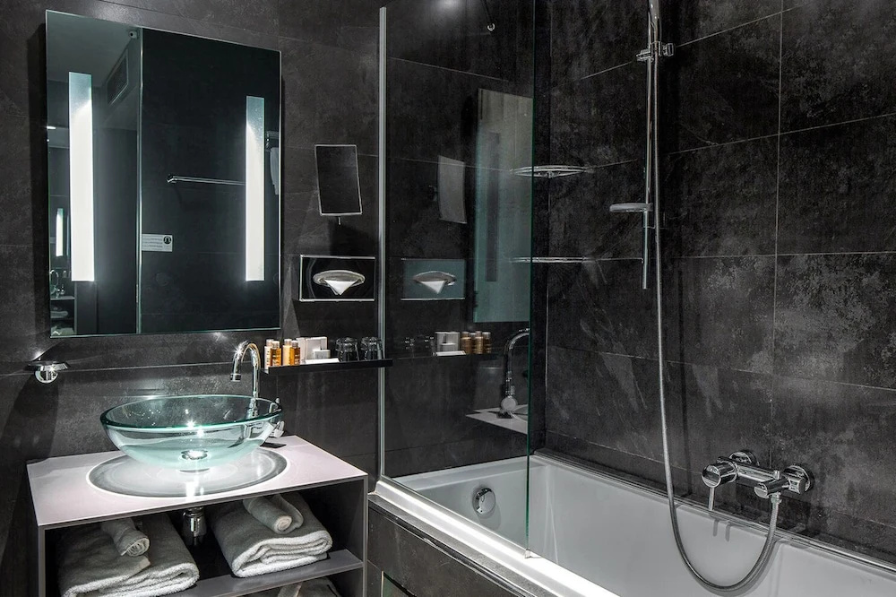 Lyric Hotel Paris 83