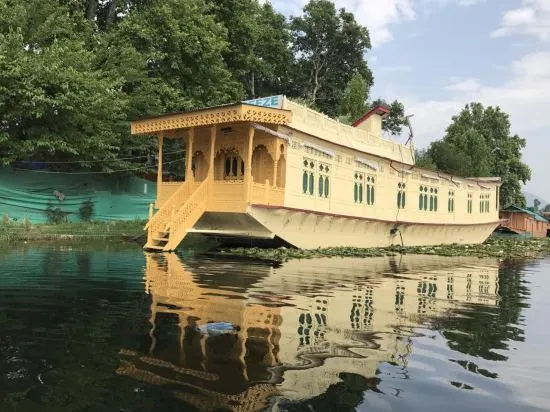 Heaven Breeze Group Of Houseboats