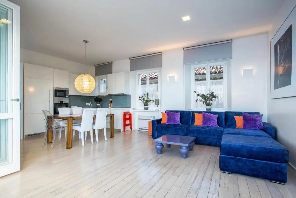 1 Bedroom Luxury Apartment with balcony and with sea view