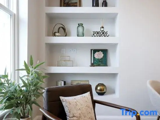 311 Superior Maisonette
