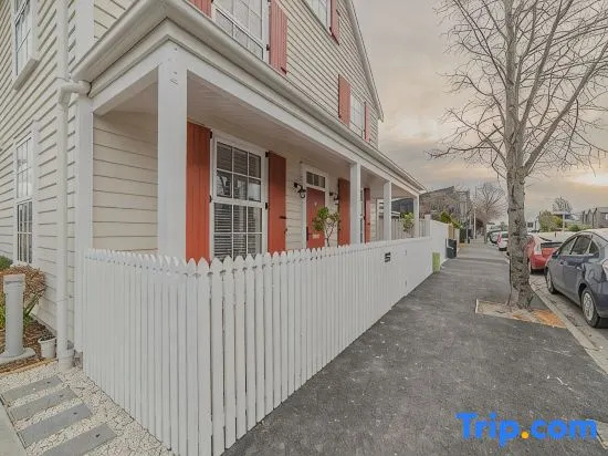 Modern City Retreat – 3BR, 2BA