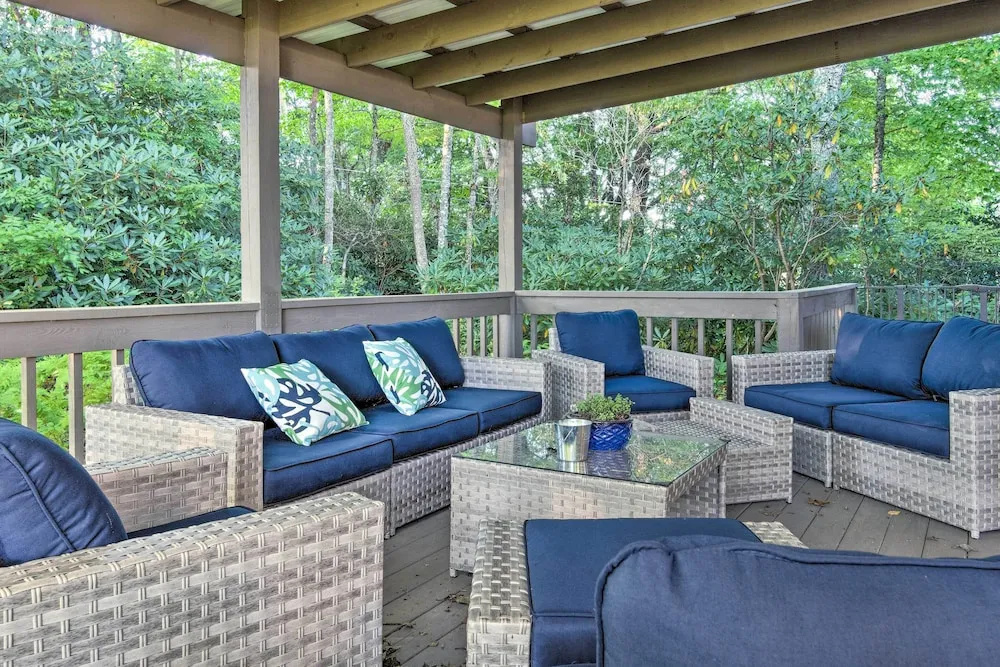 Highlands Home w/ Fireplace, Views, & Trails!