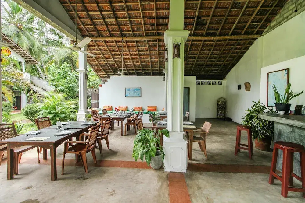 OYO 422 Sunnys Guest House - фото 16