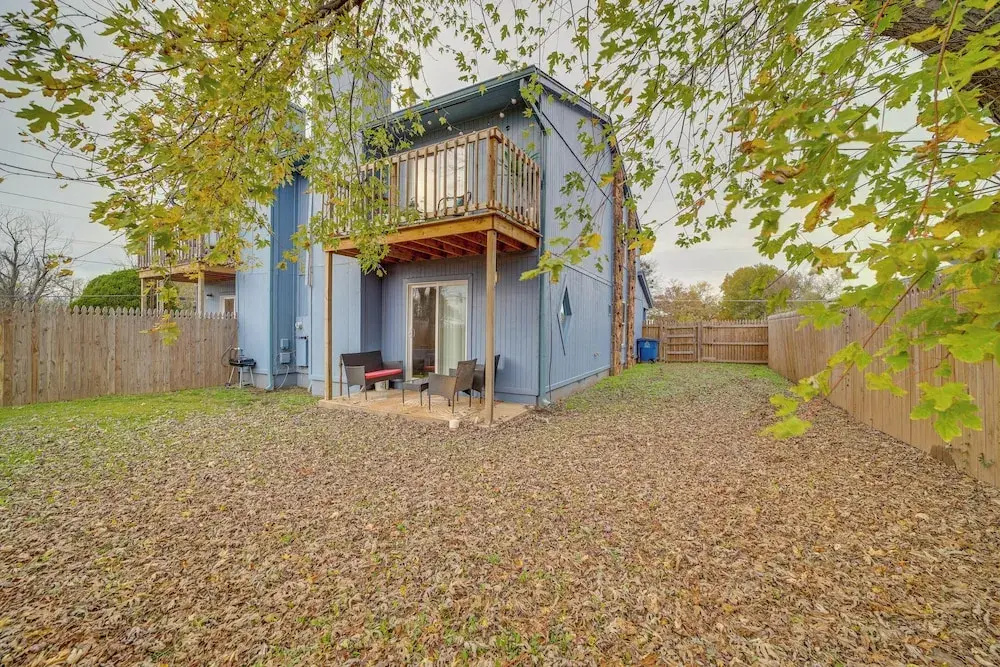 Pet-friendly Retreat w/ Yard, 12 Mi to Dtwn Tulsa