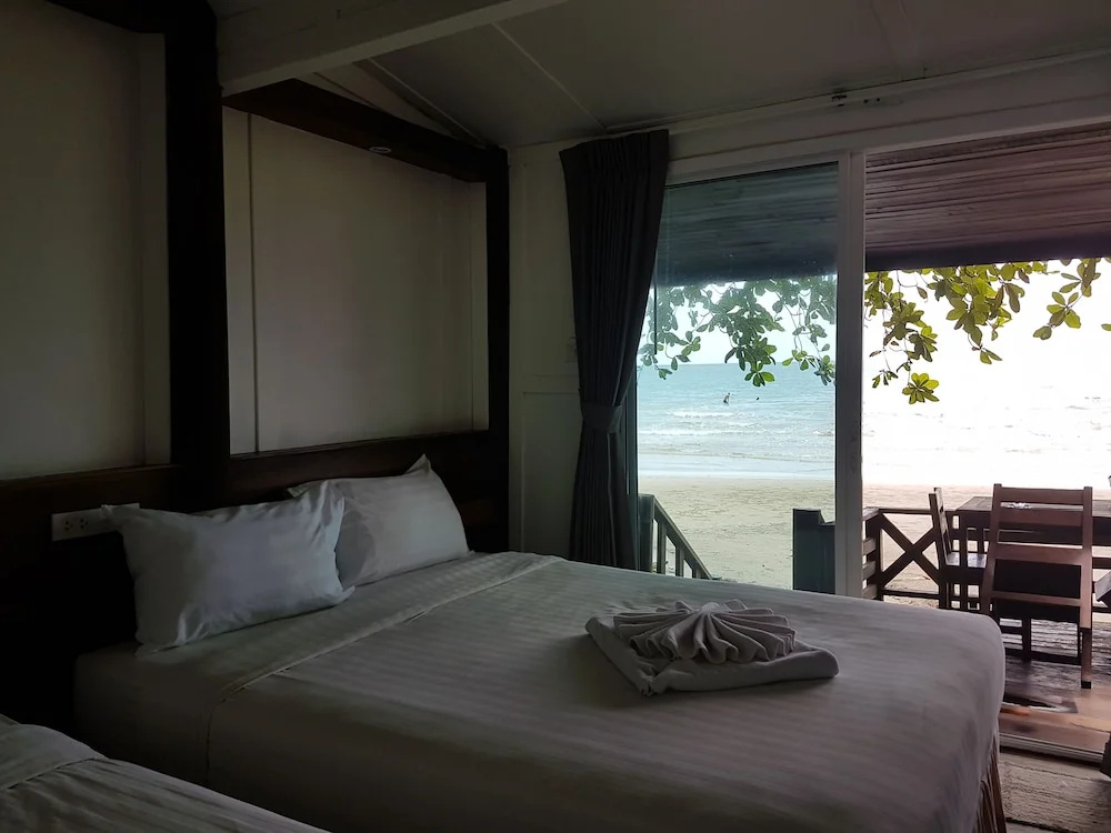 Family Cottage beachfront