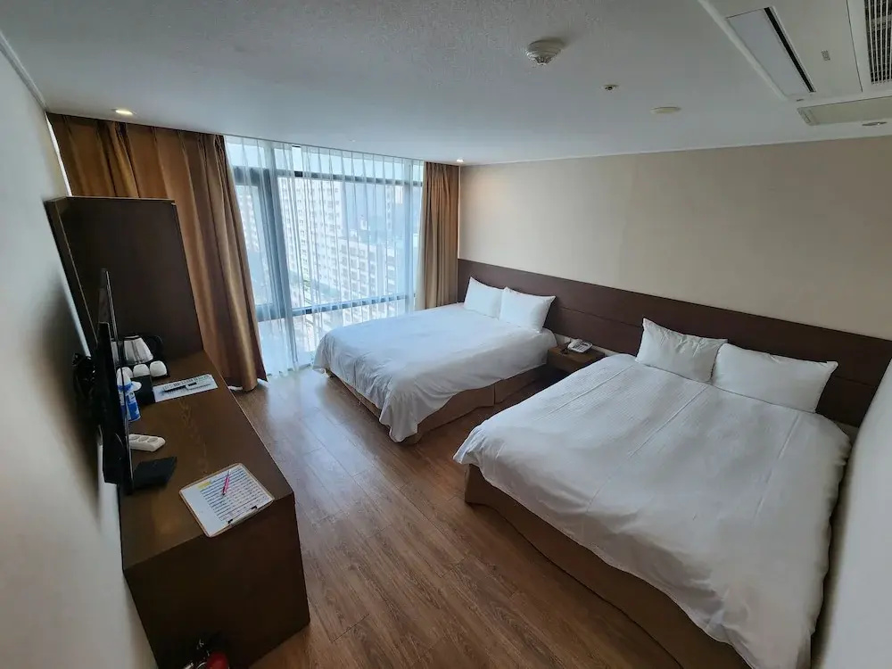 豪華四人房，配有雙人床