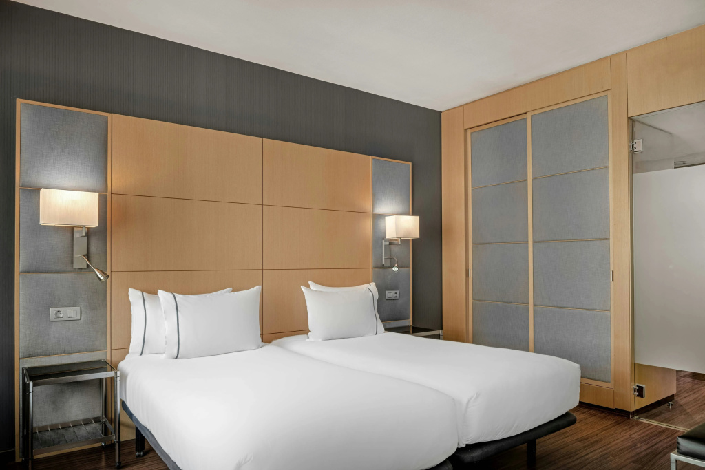 AC Hotel Victoria Suites by Marriott photo 4
