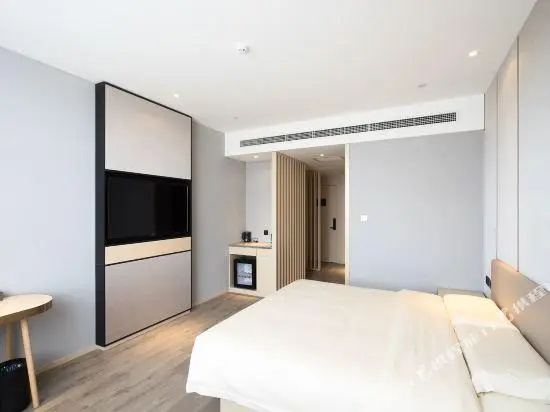 Business Double room (full double bed)