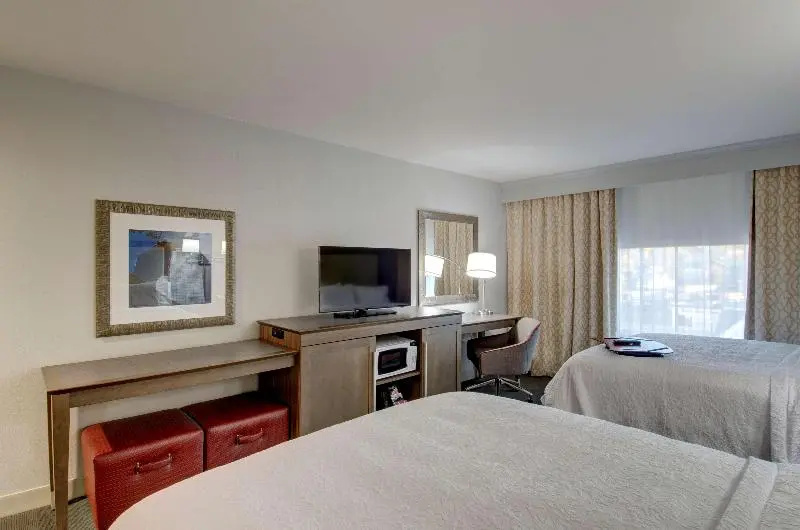 Hampton Inn & Suites Springfield / Downtown - Tap to explore photos