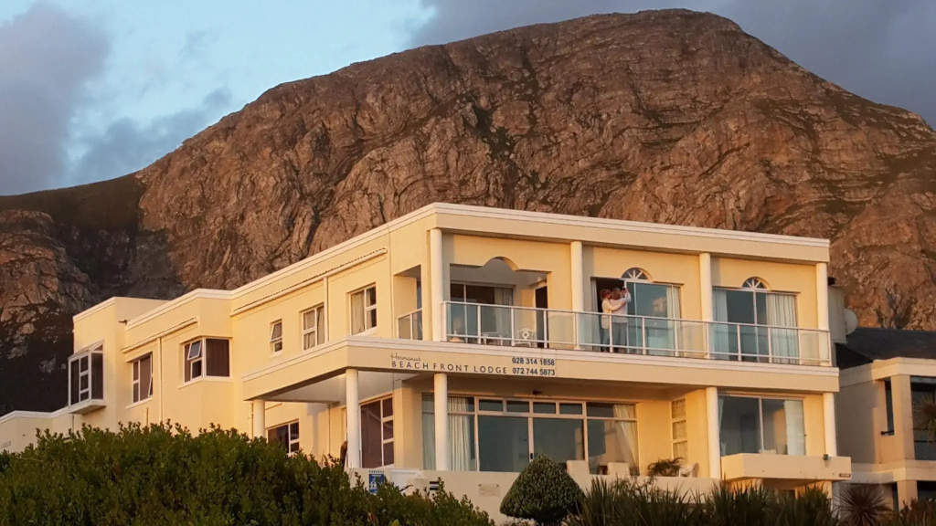Hermanus Beachfront Lodge