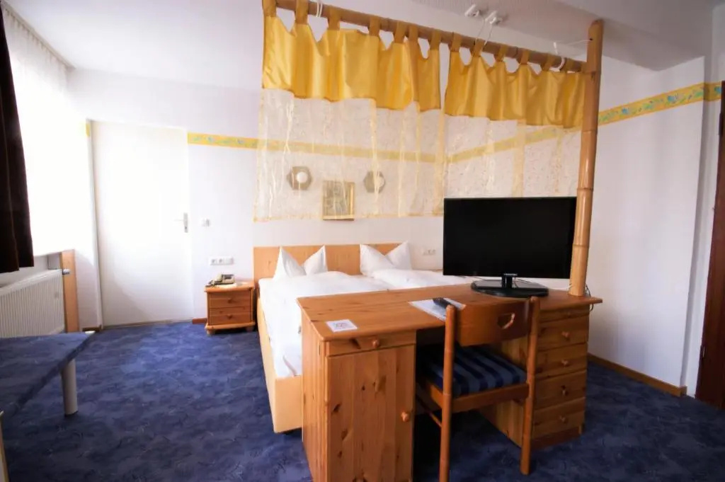 Standard Double room with balcony (full double bed)