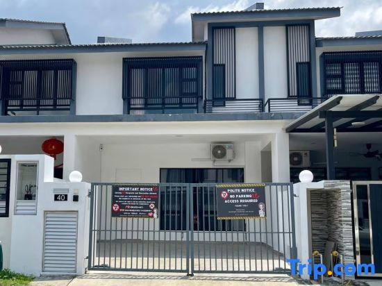 Austin Crest JB | Spacious 2-Storey Home 12 Pax