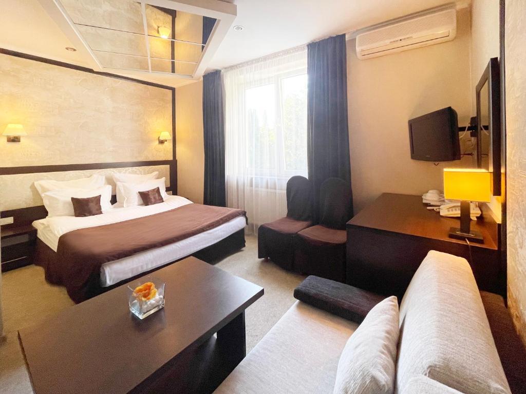 Eney Hotel by null