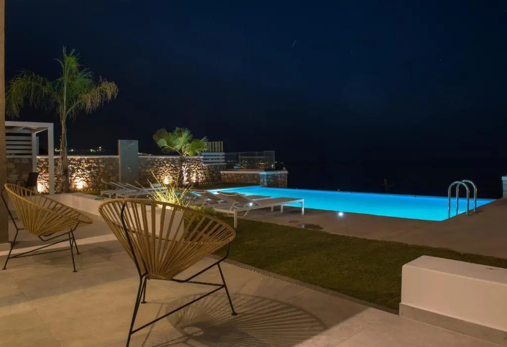3 Bedrooms Villa