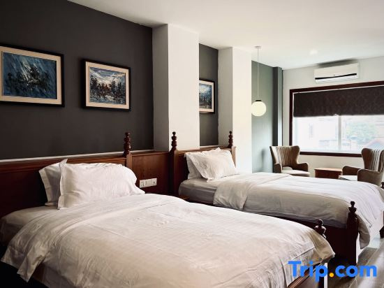 Double Suite (twin beds)