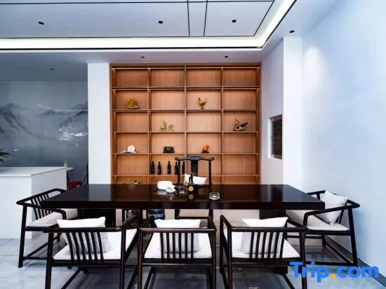 Wenshan Boting Hotel (Sanqi International Trade Market South City Bus Station)