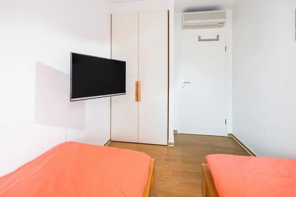 2 Bedrooms Apartment