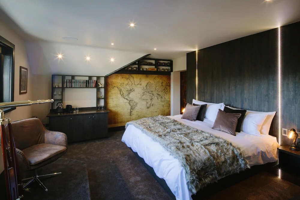 Luxury Double Suite with mountain view (full double bed)