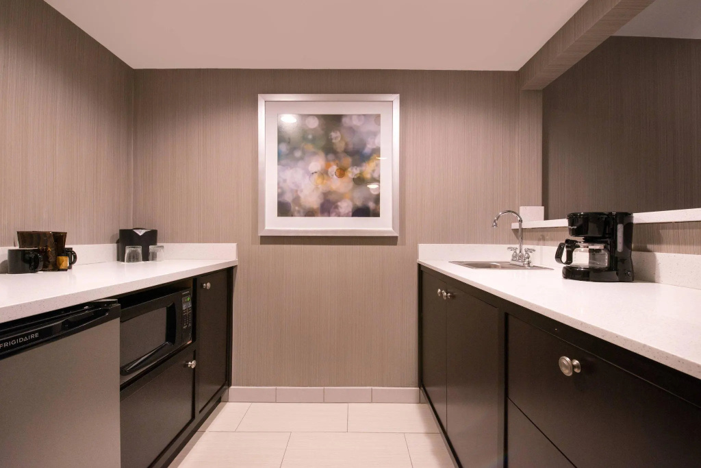 1 Bedroom Executive Double Suite with courtyard view (full double bed)
