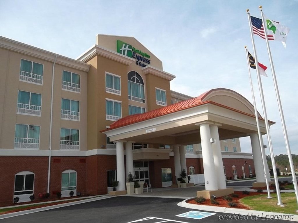Holiday Inn Express & Suites Smithfield - Selma I-95, an IHG Hotel image