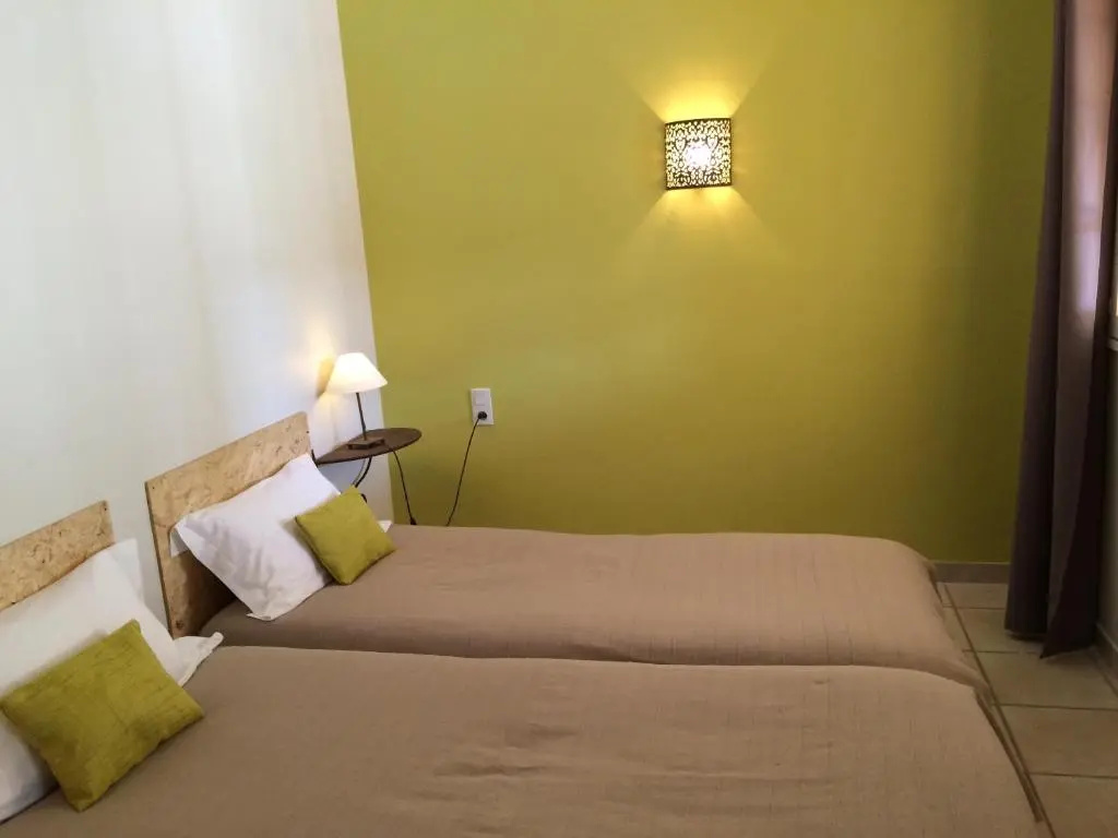 2 Bedrooms Apartment