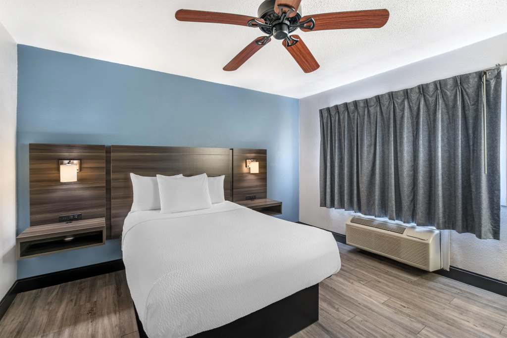 SureStay Hotel by Best Western Virginia Beach Royal Clipper — 5