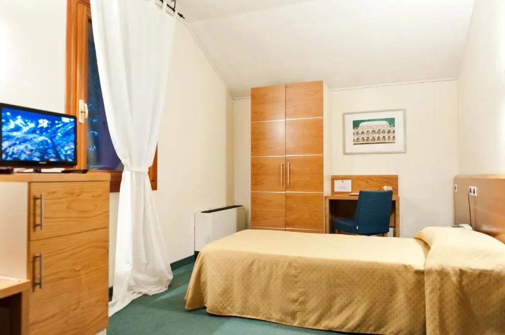 Economy room