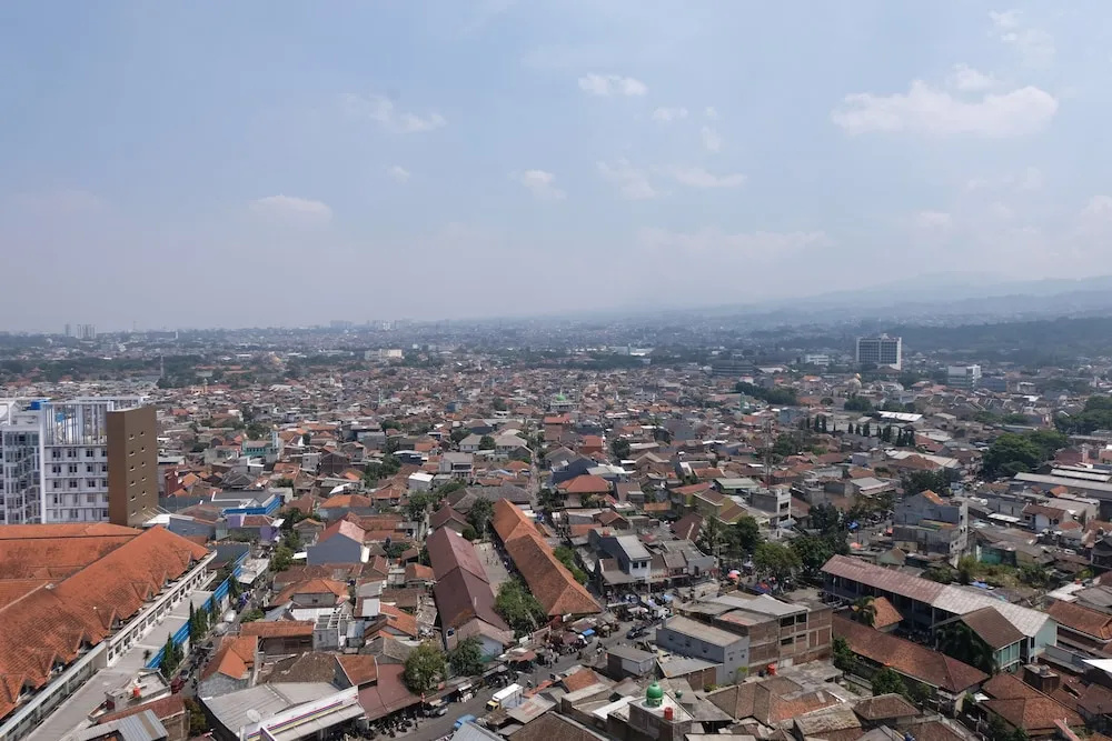 Spacious And Modern 3Br Apartment At Gateway Ahmad Yani Cicadas