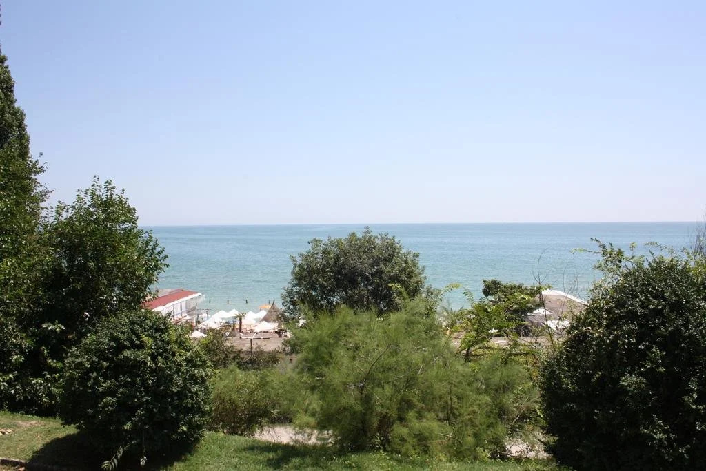Beach & Waterfront