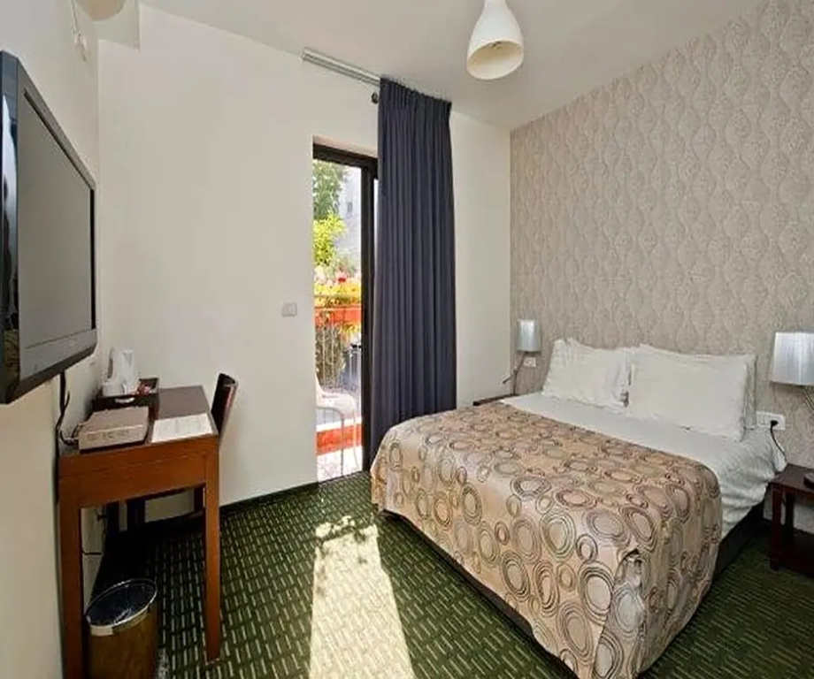 Standard Double room (full double bed)