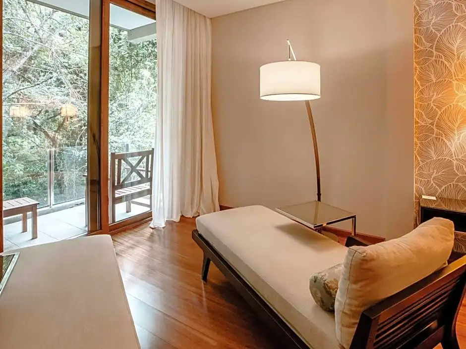 Superior Double Suite full double bed