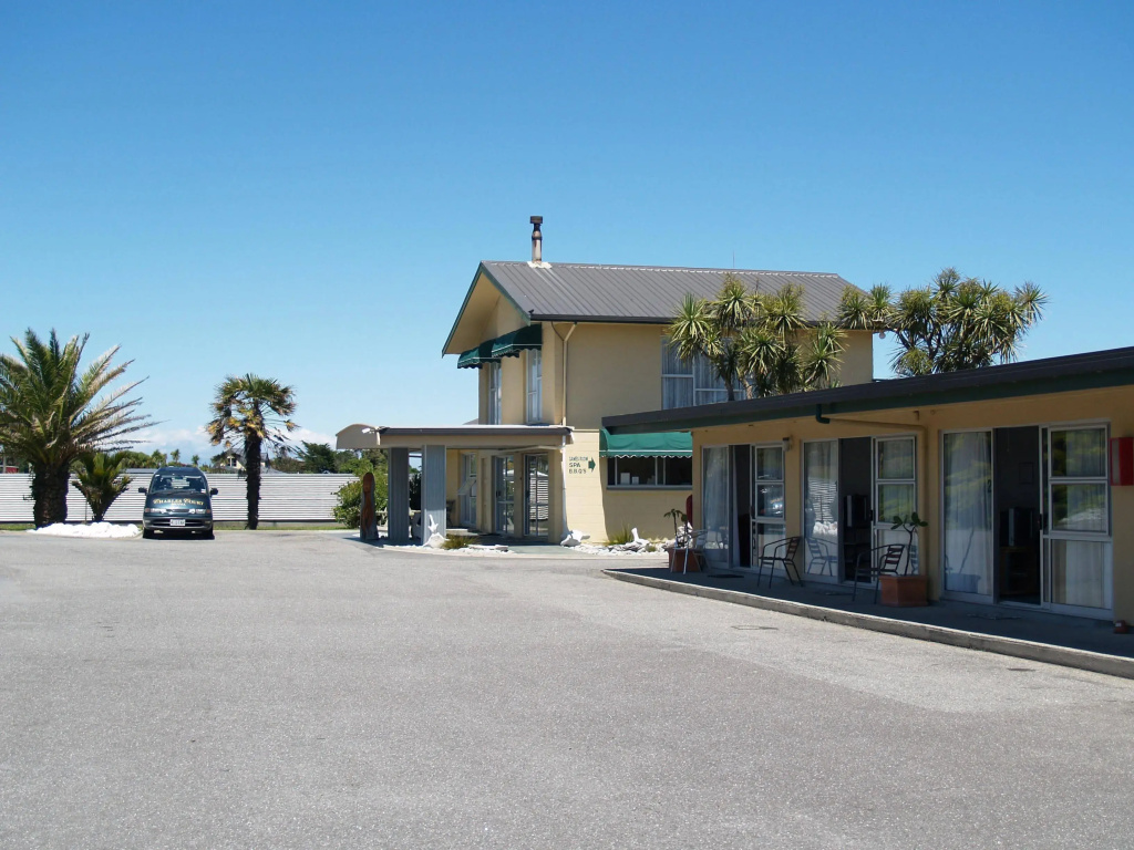 Charles Court Motel