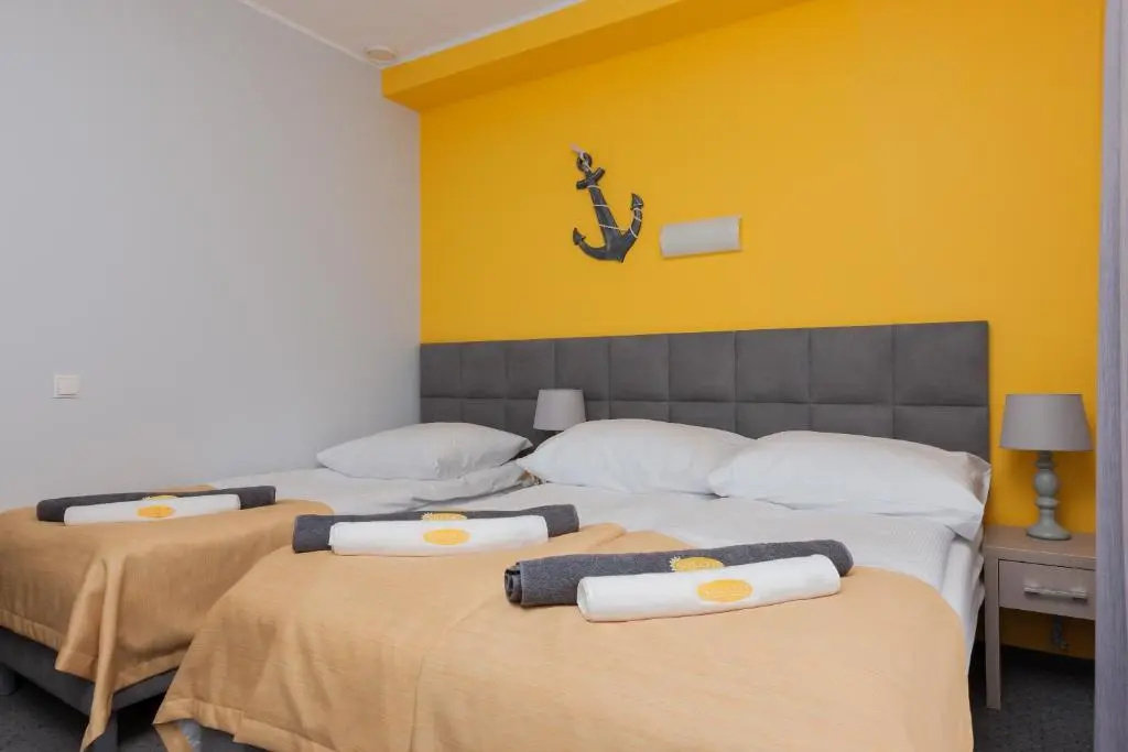 Standard Triple room