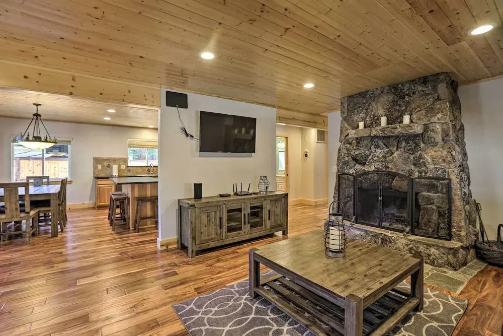 South Lake Tahoe Cabin ~ 7 Mi to Ski Resort!