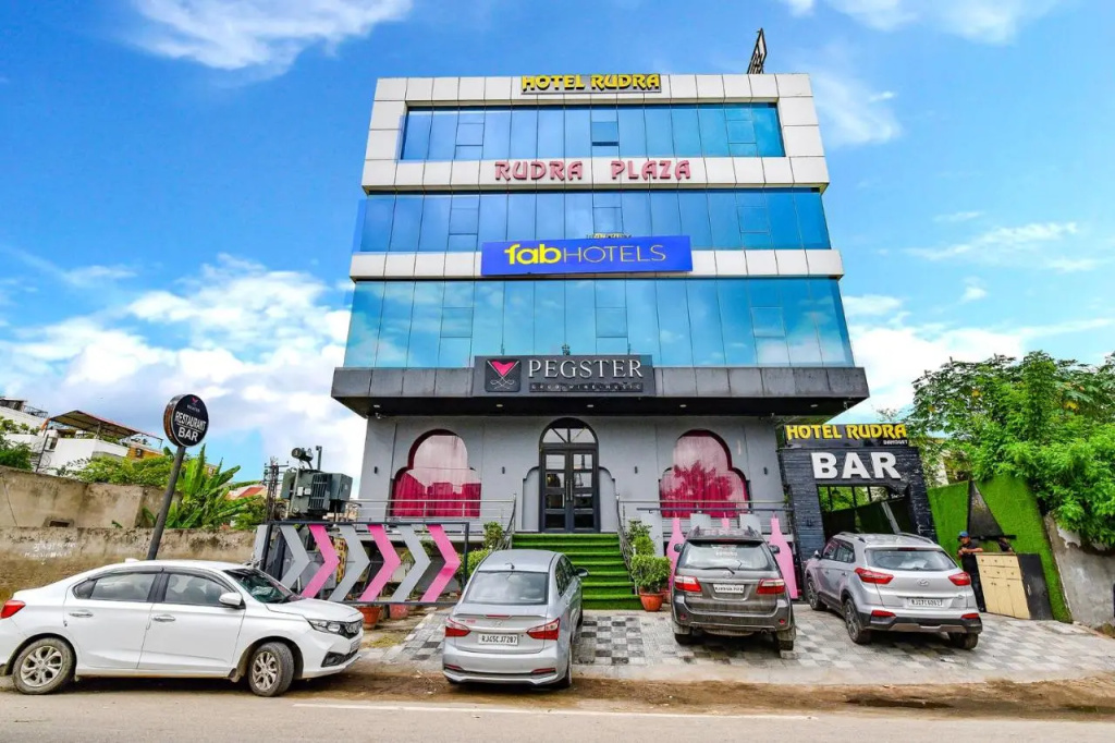 Fabhotel Prime Rudra