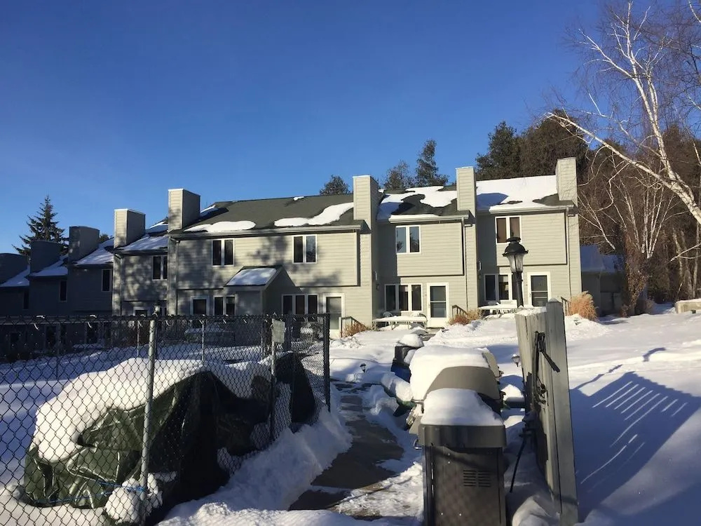 Evergreen Hill Condominiums - Général