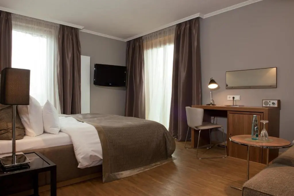 Deluxe Double room (full double bed)