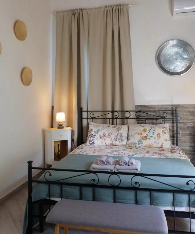 Standard Double room with garden view (full double bed)