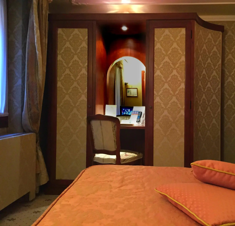 Classic Double room (full double bed)